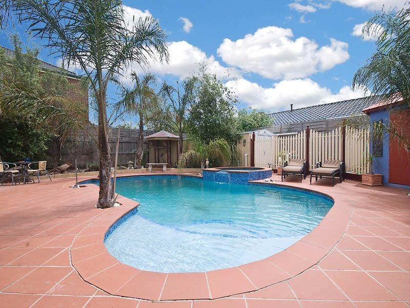 25  Salamander Drive, Taylors Lakes VIC 3038