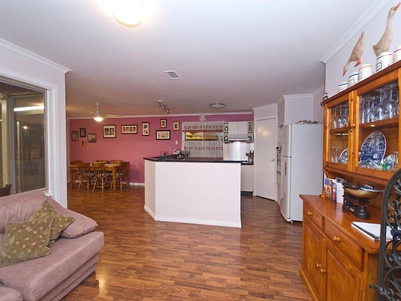 3 John Paul Drive, Hillside VIC 3037