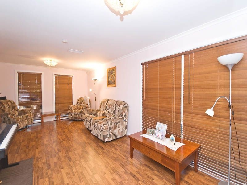 3 John Paul Drive, Hillside VIC 3037