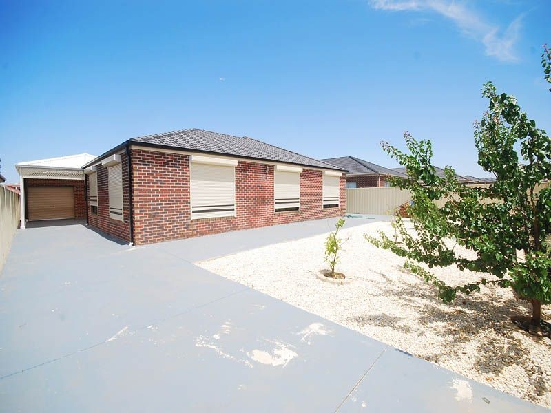 14 Isabella Grove, Taylors Hill VIC 3037