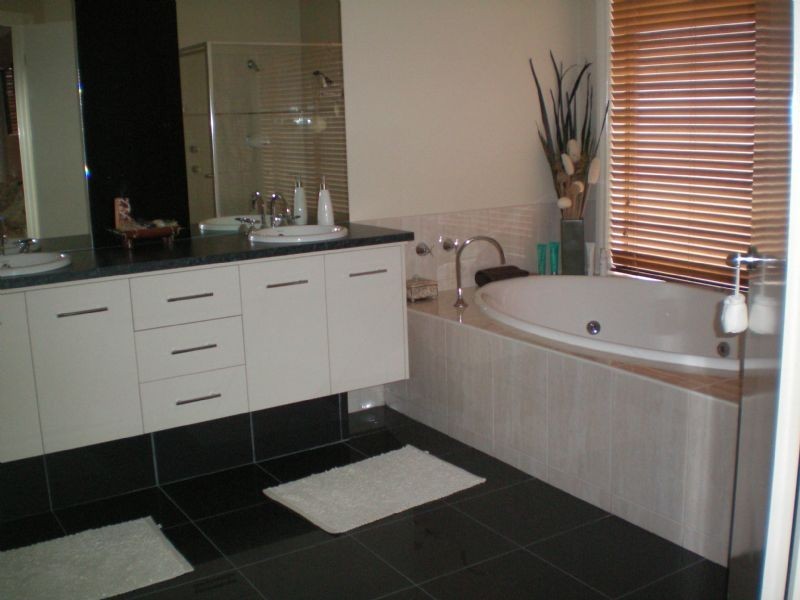 Taylors Hill VIC 3037