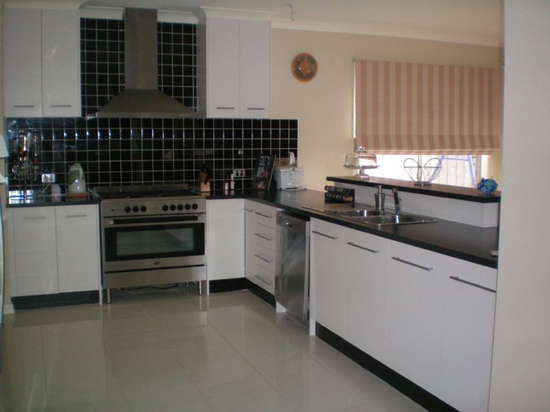 Taylors Hill VIC 3037