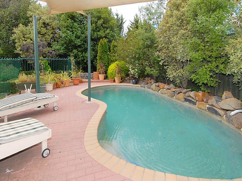 9 Honeysuckle Avenue, Hillside VIC 3037