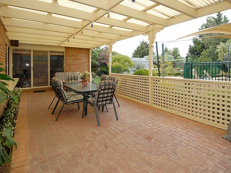 9 Honeysuckle Avenue, Hillside VIC 3037