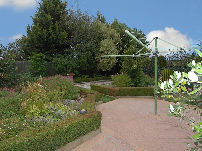 9 Honeysuckle Avenue, Hillside VIC 3037