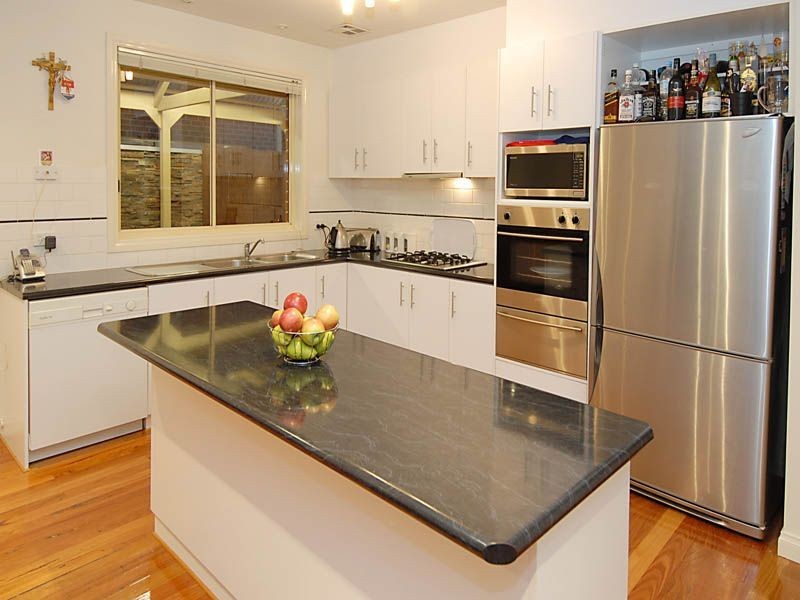 28 Ruben Drive, Sydenham VIC 3037