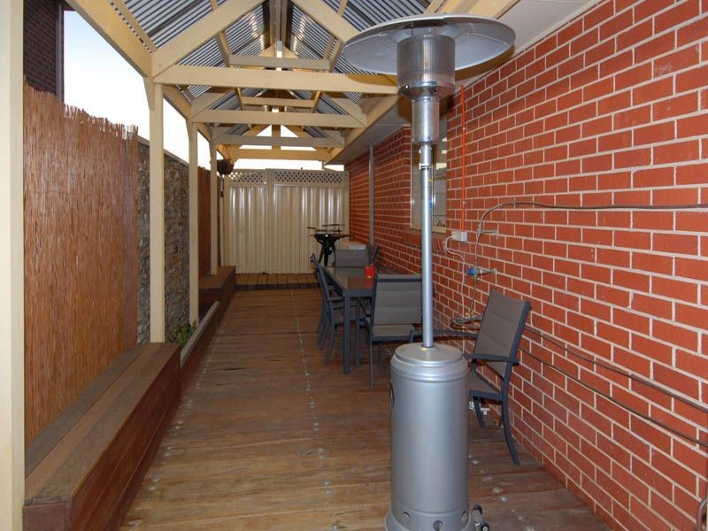 28 Ruben Drive, Sydenham VIC 3037