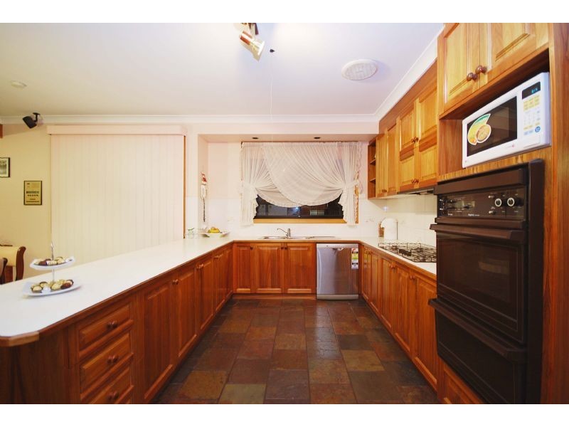 5 Dalray Court, Keilor Downs VIC 3038