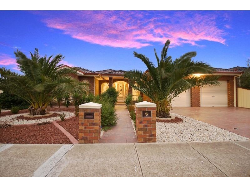 99 Robertsons Road, Taylors Lakes VIC 3038