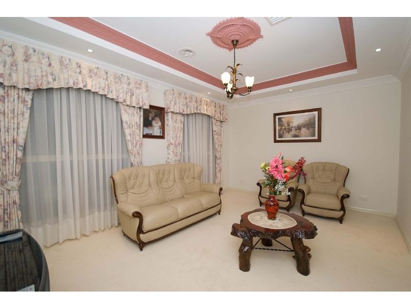 99 Robertsons Road, Taylors Lakes VIC 3038