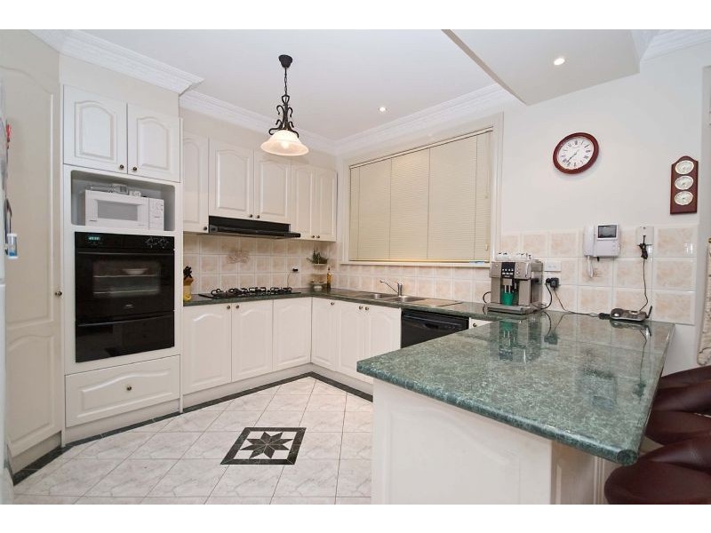 99 Robertsons Road, Taylors Lakes VIC 3038