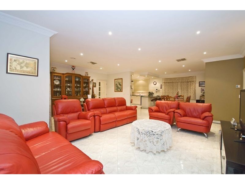 99 Robertsons Road, Taylors Lakes VIC 3038