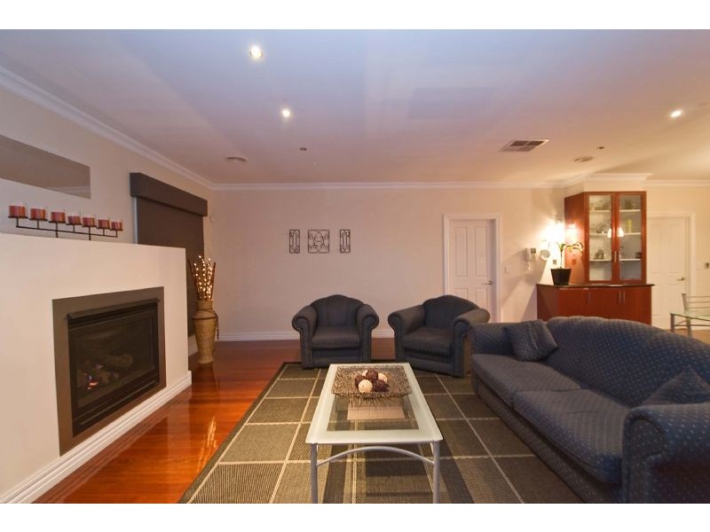 6 Rowlandson Place, Taylors Lakes VIC 3038