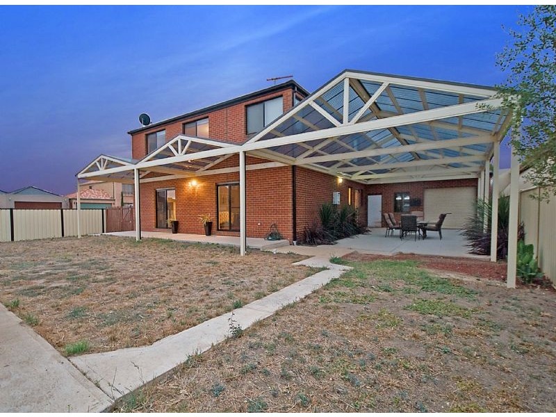 6 Rowlandson Place, Taylors Lakes VIC 3038