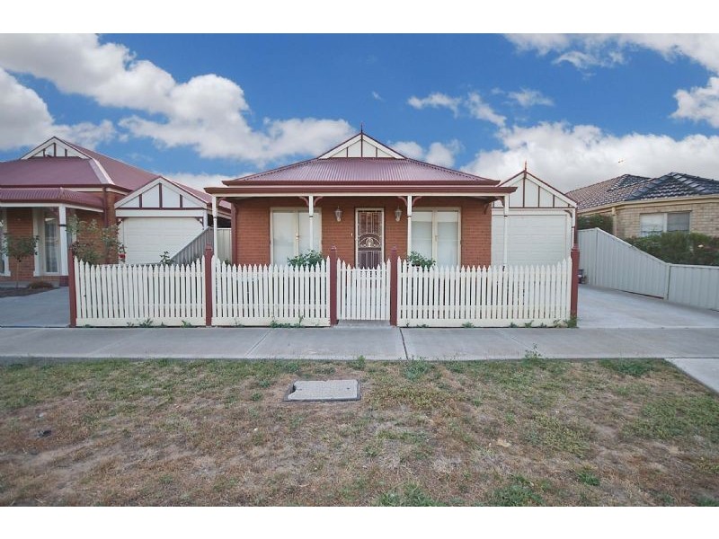 22 Cleland Way, Caroline Springs VIC 3023