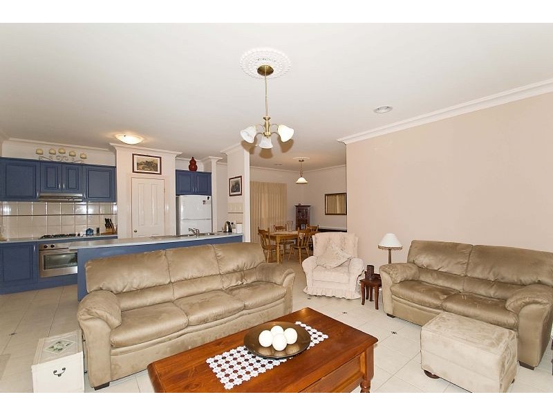 22 Cleland Way, Caroline Springs VIC 3023