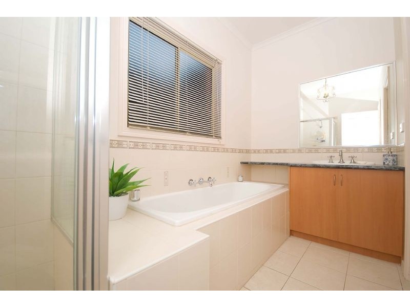 22 Cleland Way, Caroline Springs VIC 3023