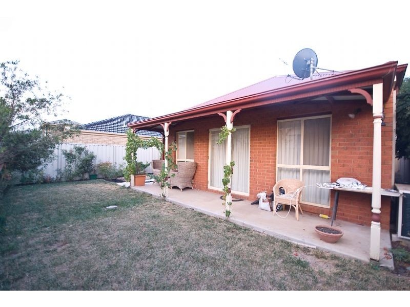 22 Cleland Way, Caroline Springs VIC 3023