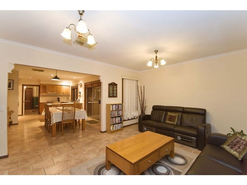 27 Panorama Drive, Hillside VIC 3037