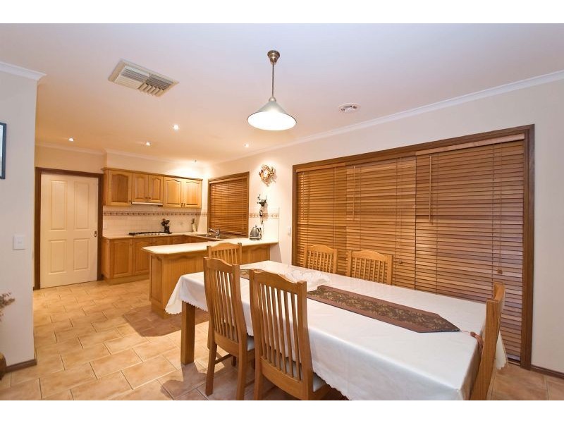 27 Panorama Drive, Hillside VIC 3037