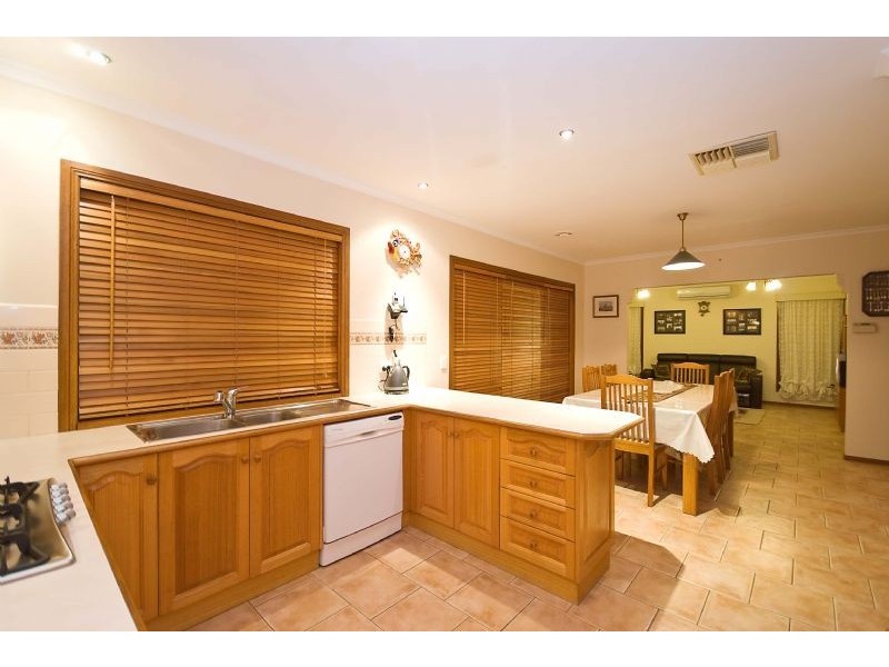 27 Panorama Drive, Hillside VIC 3037