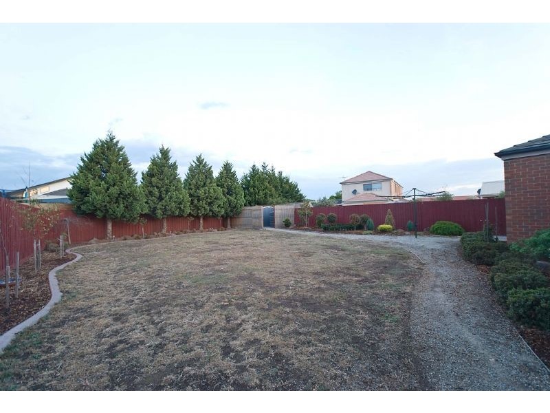 27 Panorama Drive, Hillside VIC 3037