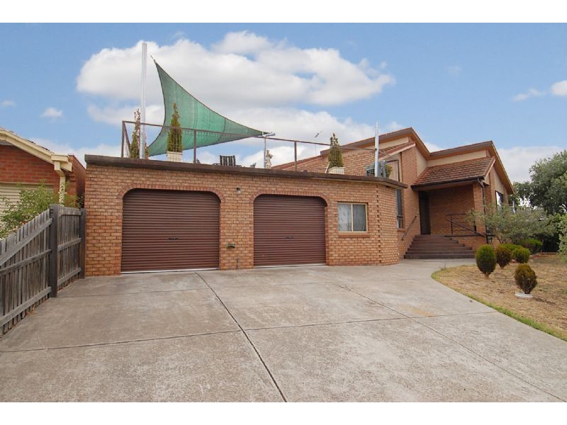 32  Messina Crescent, Taylors Lakes VIC 3038