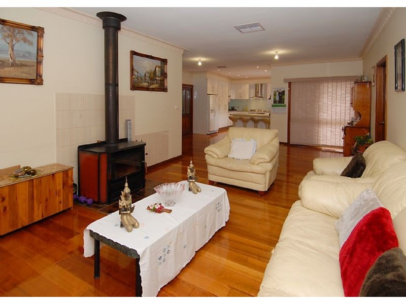 32  Messina Crescent, Taylors Lakes VIC 3038