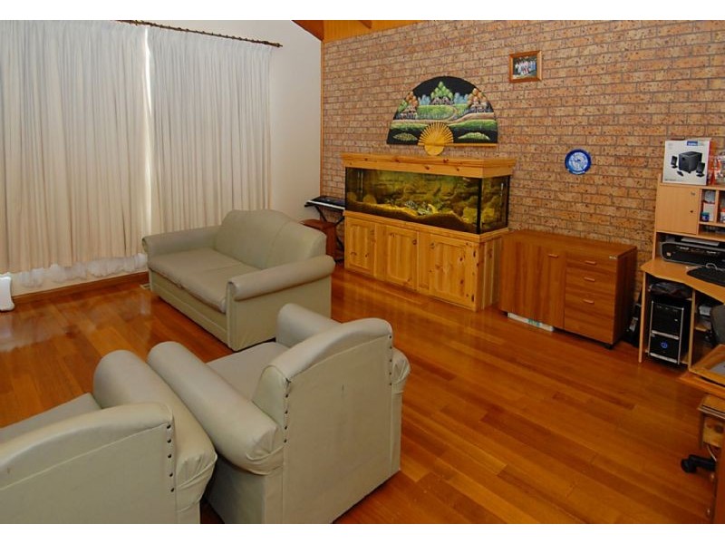 32  Messina Crescent, Taylors Lakes VIC 3038