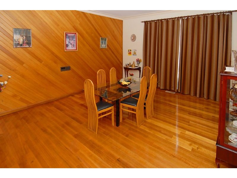 32  Messina Crescent, Taylors Lakes VIC 3038