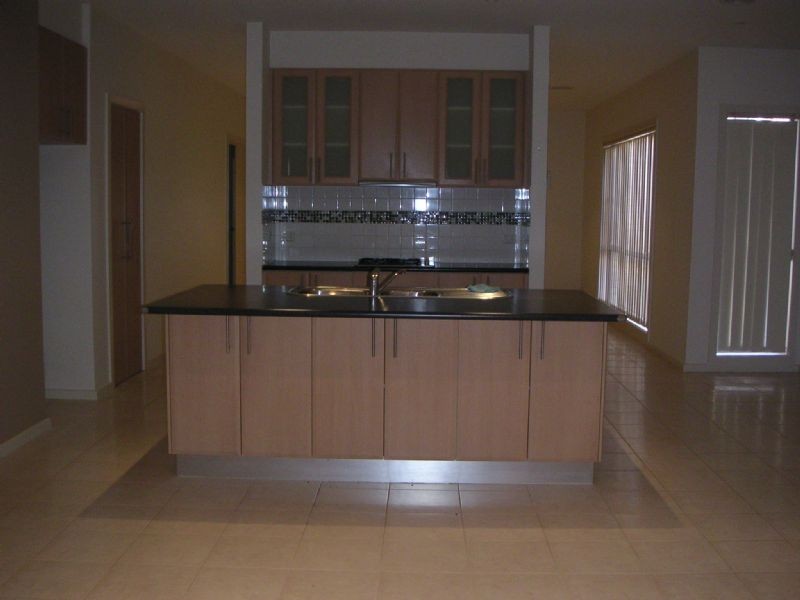 15 Studley Park, Caroline Springs VIC 3023