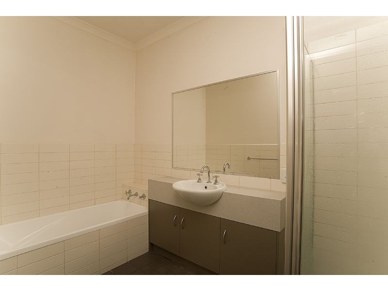 8/11 Trickey Avenue, Sydenham VIC 3037