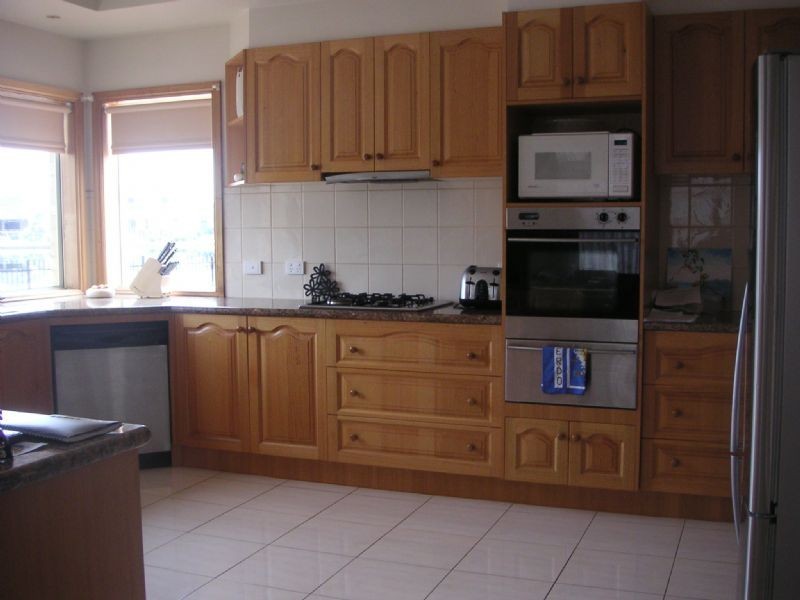 2 Waterford Close, Sanctuary Lakes VIC 3030