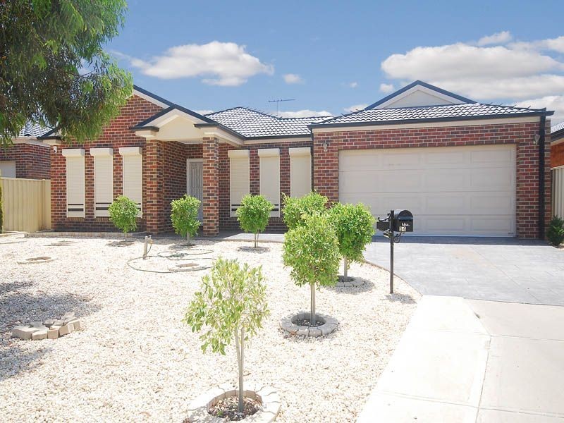 14 Isabella Grove, Taylors Hill VIC 3037
