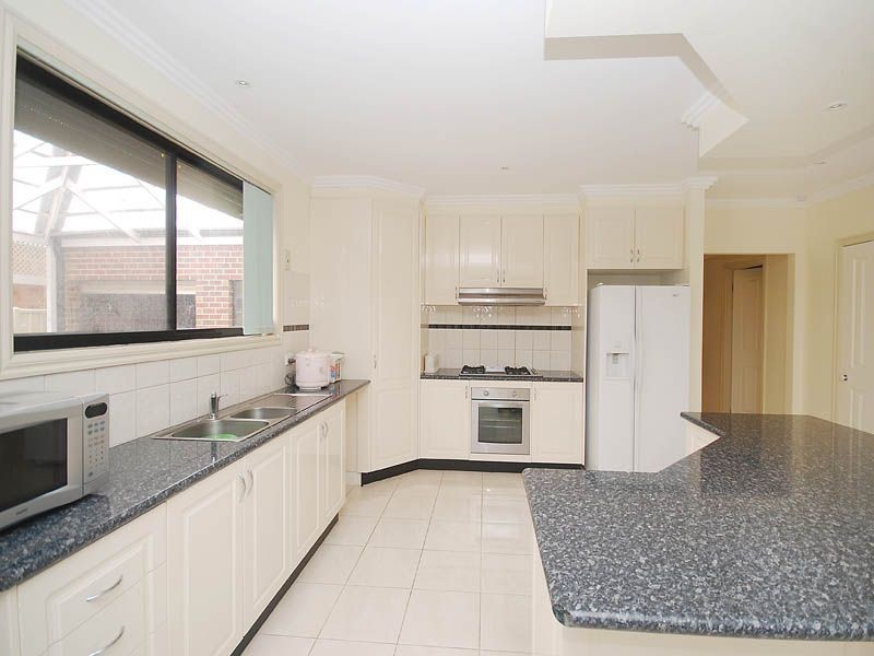 14 Isabella Grove, Taylors Hill VIC 3037