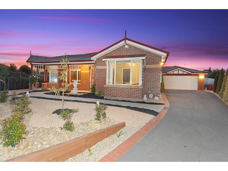 6 Favaro Place, Hillside VIC 3037