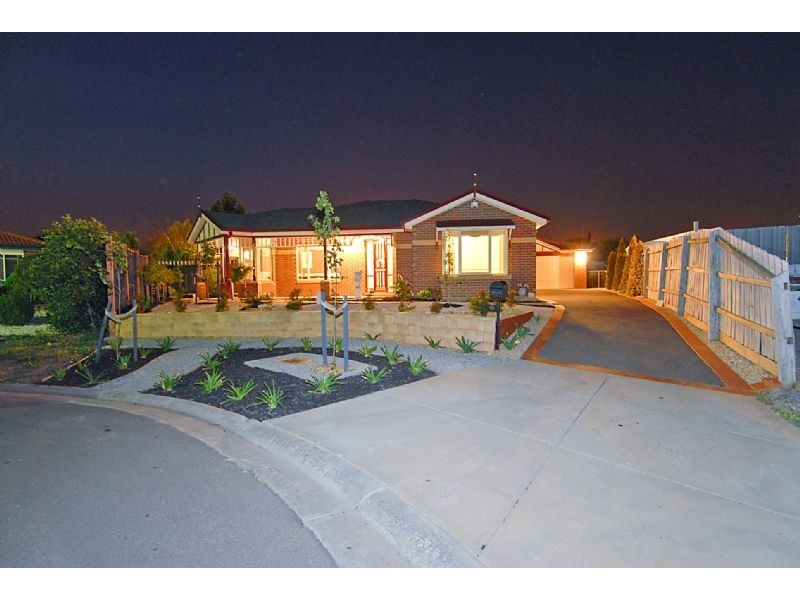 6 Favaro Place, Hillside VIC 3037