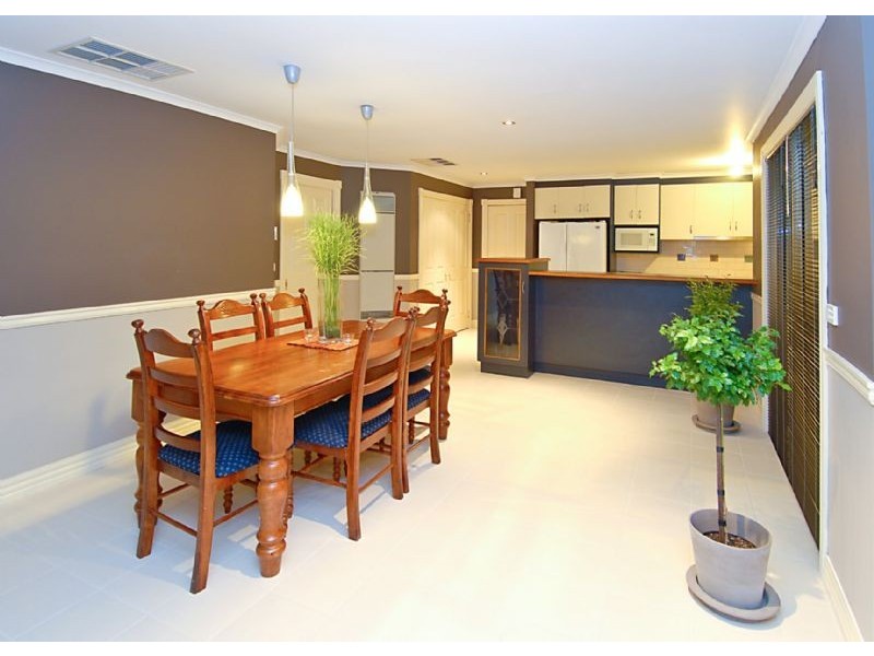 6 Favaro Place, Hillside VIC 3037