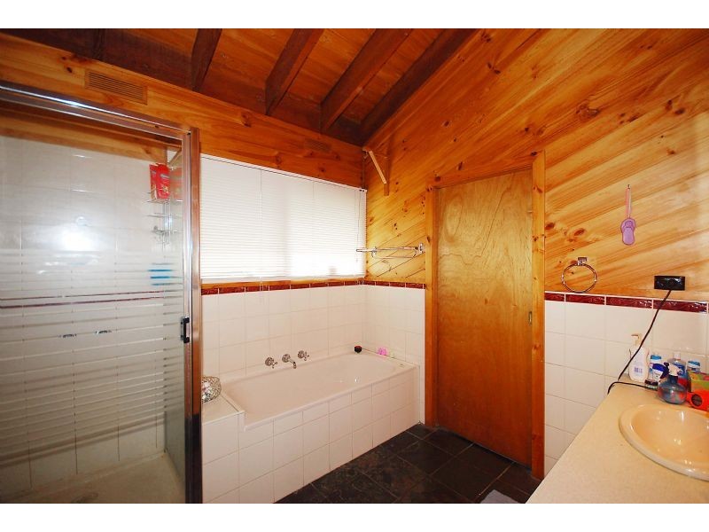 12 Carbine Way, Keilor Downs VIC 3038