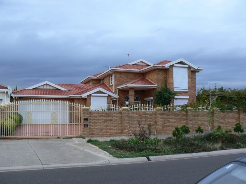 42 Wentworth Drive, Taylors Lakes VIC 3038