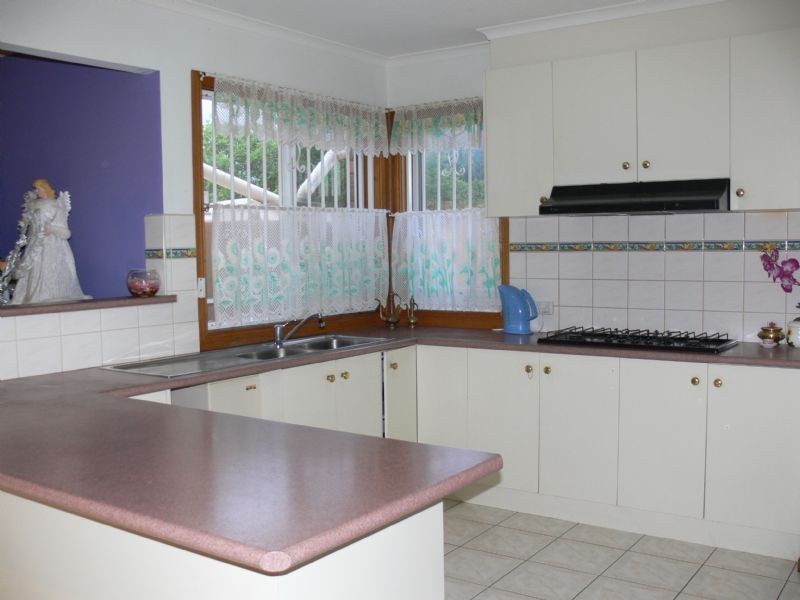 42 Wentworth Drive, Taylors Lakes VIC 3038