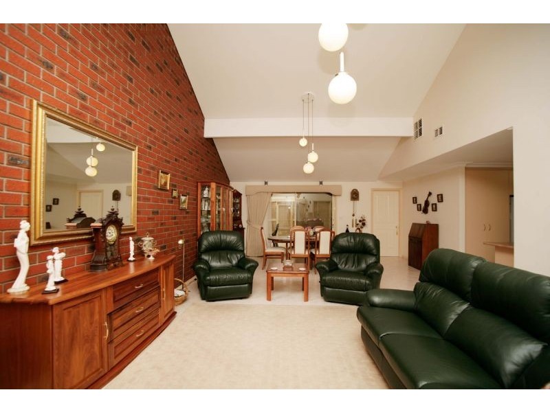 2/15 Hallmark Place, Keilor Downs VIC 3038