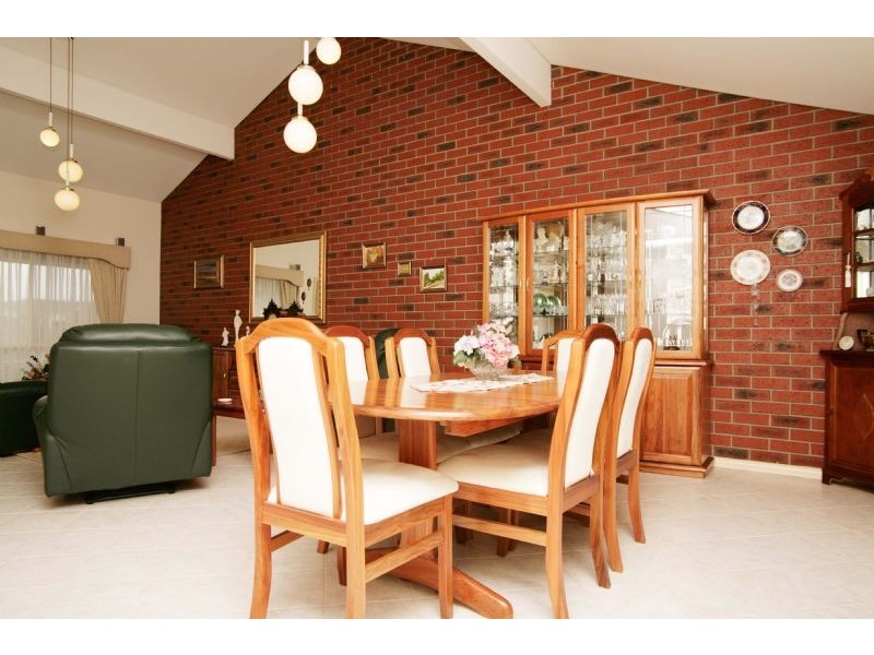 2/15 Hallmark Place, Keilor Downs VIC 3038