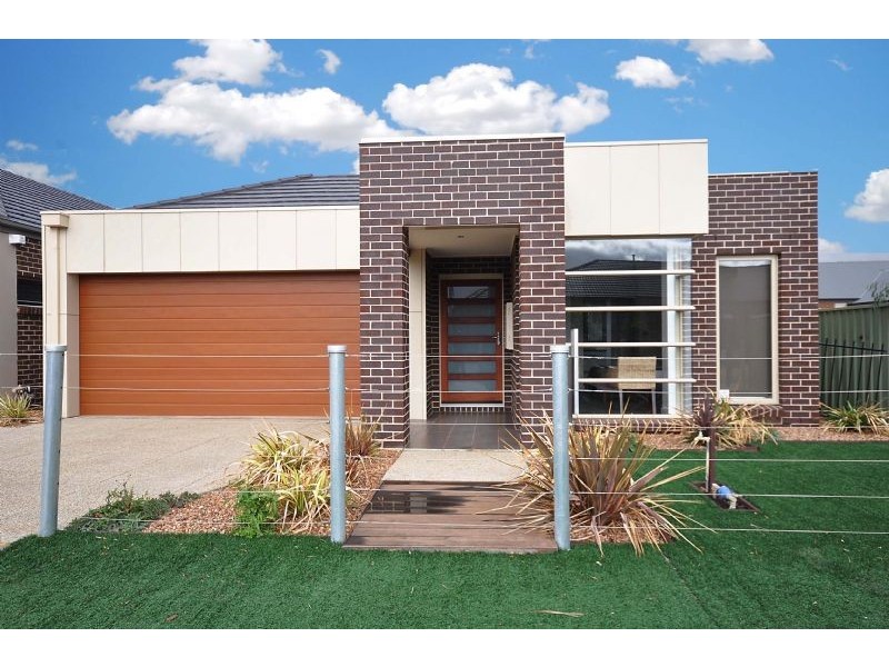 49 Gardenia Way, Caroline Springs VIC 3023