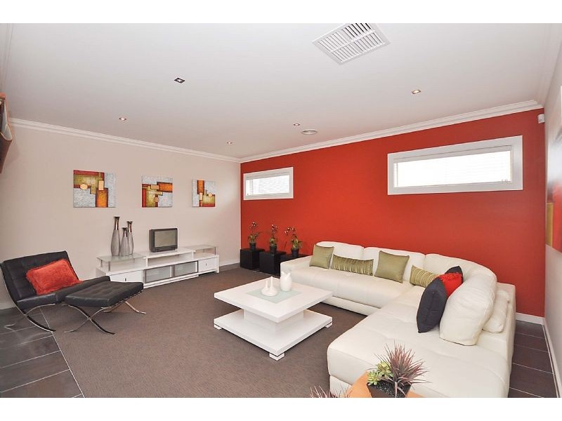 49 Gardenia Way, Caroline Springs VIC 3023