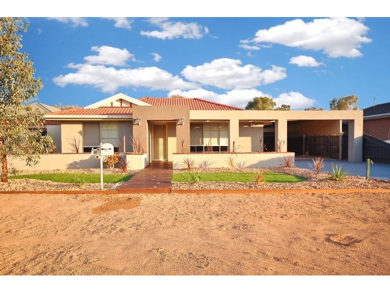 38  John Paul Drive, Hillside VIC 3037
