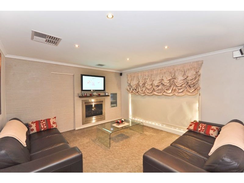 38  John Paul Drive, Hillside VIC 3037