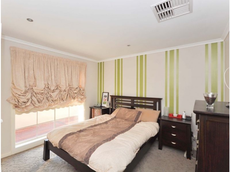 38  John Paul Drive, Hillside VIC 3037