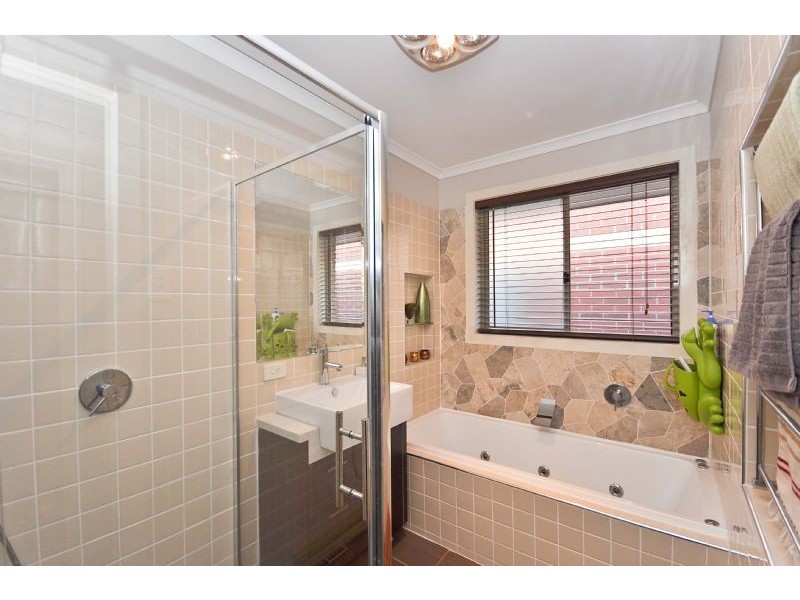 38  John Paul Drive, Hillside VIC 3037
