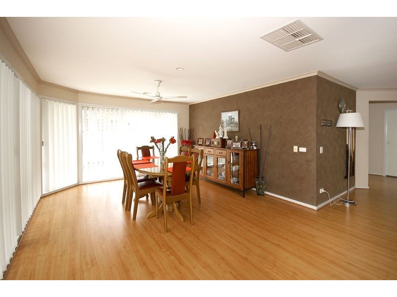 11 Sandalwood Avenue, Hillside VIC 3037